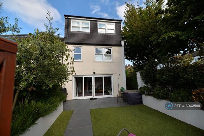 5 Bedroom Semi-Detached House To Rent In Hindmans Road, London, SE22