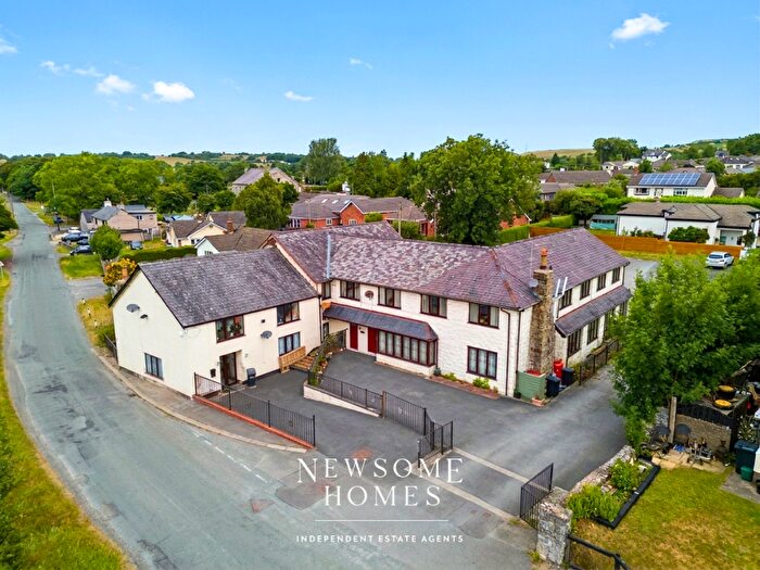 2 Bedroom Apartment For Sale In Rhes-Y-Cae, Flintshire, CH8