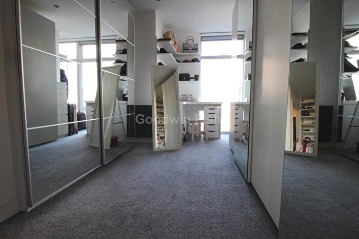 2 Bedroom Apartment To Rent In Watson Street, Manchester, M3