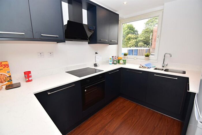 3 Bedroom Property To Rent In Barrowfield Lane, Kenilworth, CV8