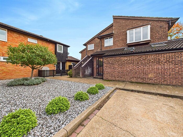 1 Bedroom Maisonette To Rent In Morland Close, Hampton, TW12