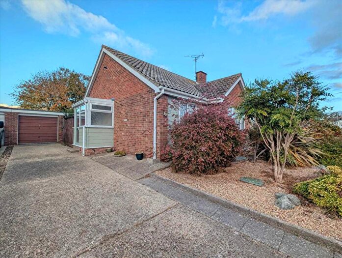 2 Bedroom Bungalow For Sale In Cedar Avenue, Brightlingsea, CO7