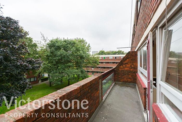 3 Bedroom Apartment To Rent In Earlsferry Way, London, Greater London, N1