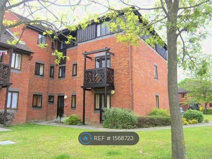 2 Bedroom Flat To Rent In Roebuck Court, Didcot, OX11