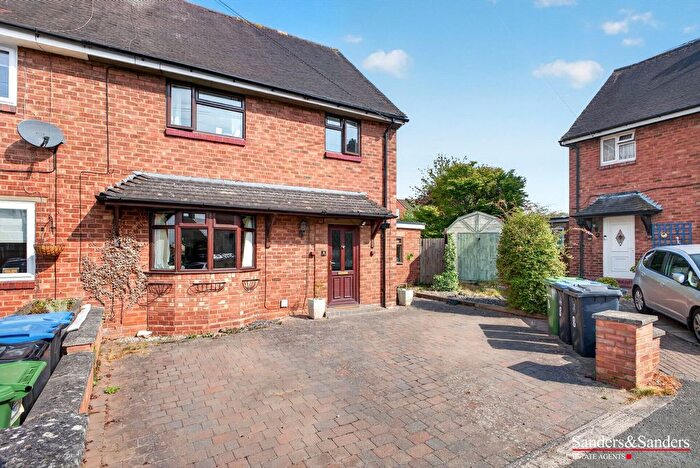 3 Bedroom Semi Detached House For Sale In Crompton Avenue, Bidford-On-Avon, Alcester, B50