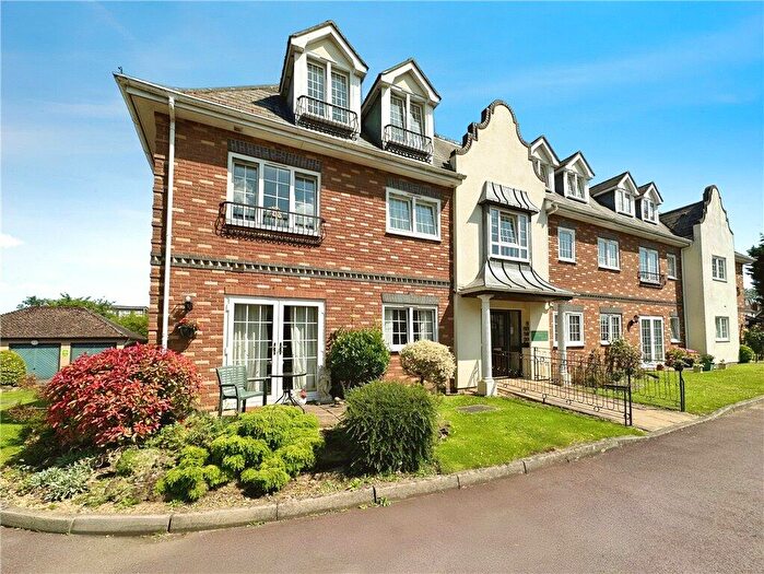 3 Bedroom Apartment For Sale In Pegasus Court, Park Lane, Tilehurst, RG31