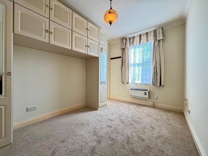 1 Bedroom Flat For Sale In Crouch Road, Burnham-on-Crouch, CM0
