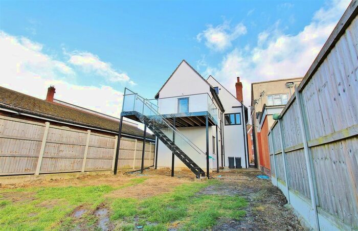 3 Bedroom Flat To Rent In Connaught Avenue, Frinton On Sea, Essex, CO13