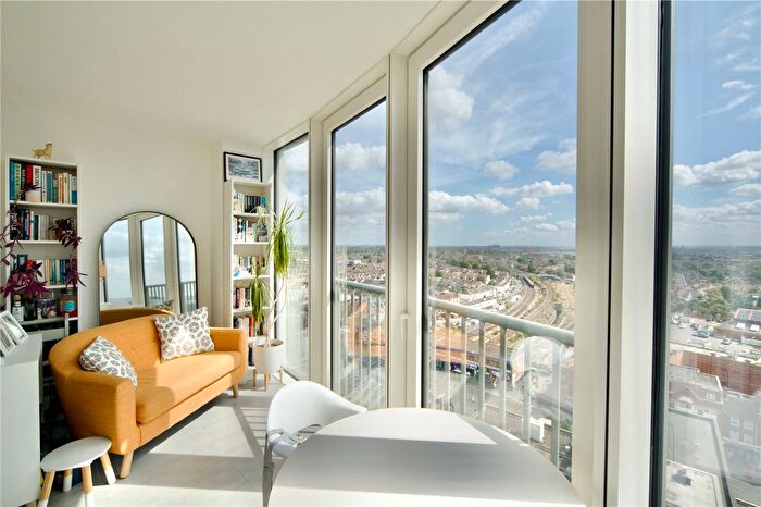 2 Bedroom Flat For Sale In Cambridge Road, Barking, Essex, IG11