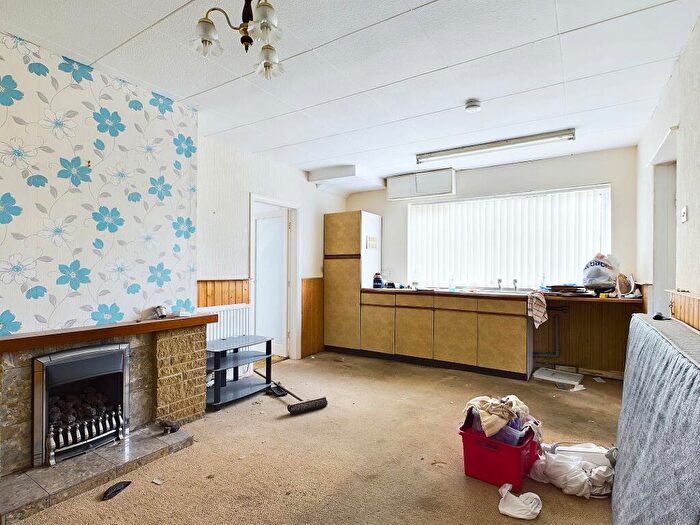 3 Bedroom Semi-Detached House For Sale In Williamthorpe Road, North Wingfield, Chesterfield, S42