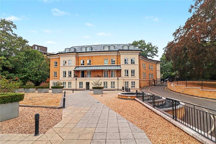 2 Bedroom Flat For Sale In Heathside Crescent, Woking, Surrey, GU22
