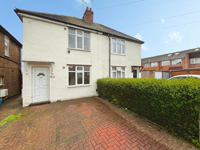 2 Bedroom Semi Detached House For Sale In Chalvey Grove, Slough, Berkshire, SL1