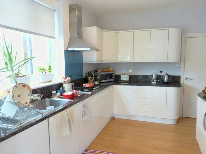 4 Bedroom Semi-Detached House To Rent In Dunstan Road, London, NW11