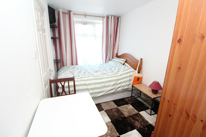 Studio To Rent In Ashleigh Road, London, SE20