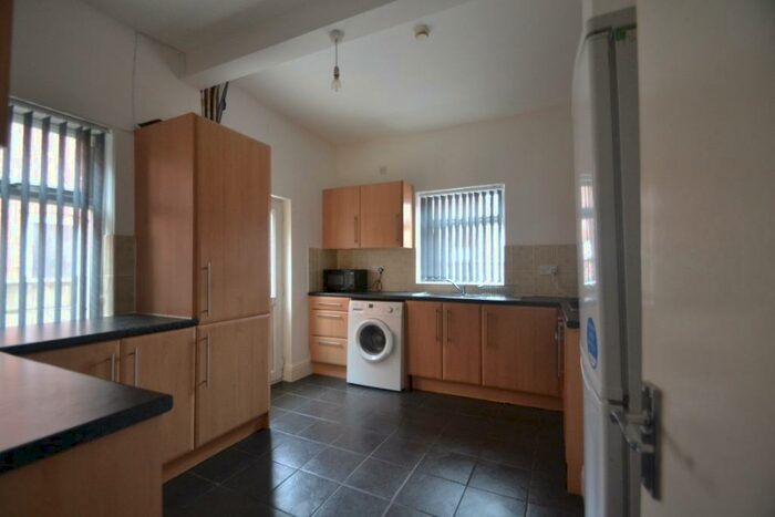 5 Bedroom Semi-Detached House To Rent In Ladybarn Lane, Fallowfield, Manchester, M14