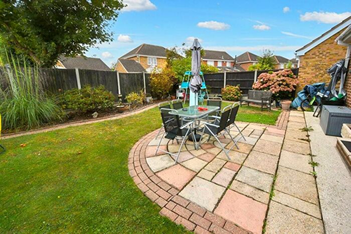 2 Bedroom Detached Bungalow For Sale In Essex Close, Canvey Island, SS8