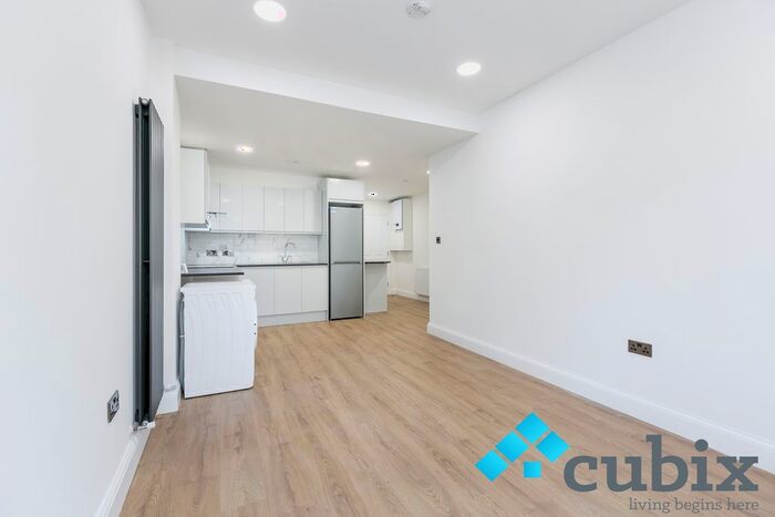 2 Bedroom Flat To Rent In Epsom Road, Morden, SM4