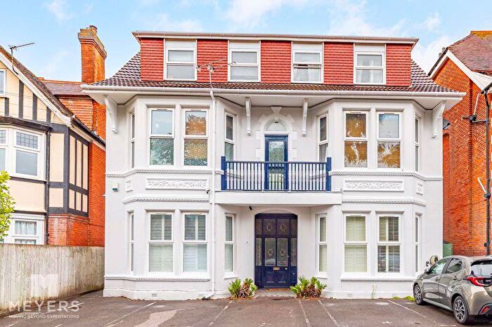 2 Bedroom Flat To Rent In Glen Road, Bournemouth, BH5