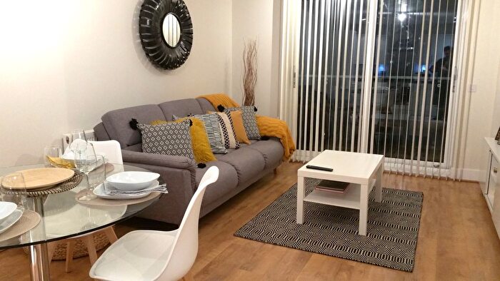 1 Bedroom Flat To Rent In Gooch House, Glenthorne Road, London, W6