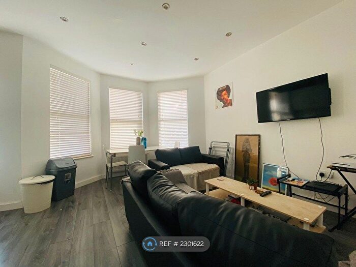 3 Bedroom Flat To Rent In Pemberton Road, London, N4