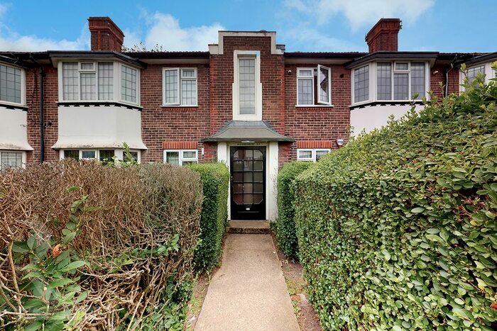 2 Bedroom Flat To Rent In York Way, London, N20