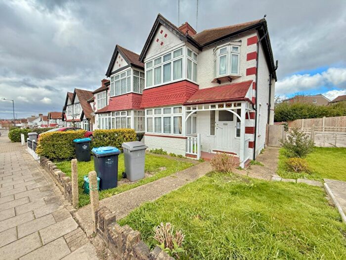 4 Bedroom Semi-Detached House To Rent In Clarendon Gardens Wembley, HA9