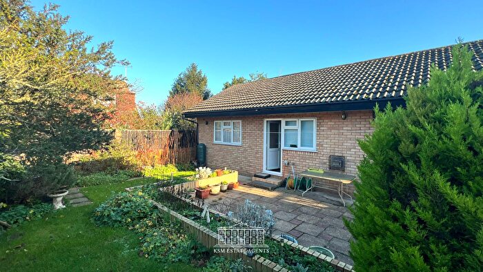 2 Bedroom Bungalow For Sale In Cherrydown, Grays, RM16