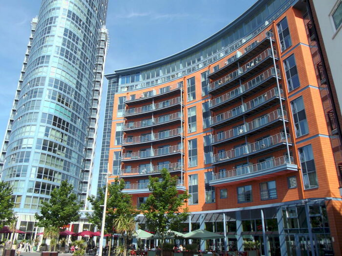 1 Bedroom Apartment To Rent In The Crescent, Gunwharf Quays, PO1