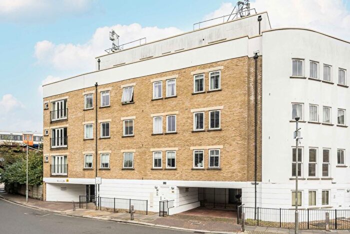 2 Bedroom Flat To Rent In Battersea High Street, London, SW11