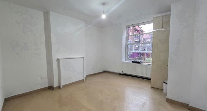 1 Bedroom Flat To Rent In Shadwell Gardens, London, E1