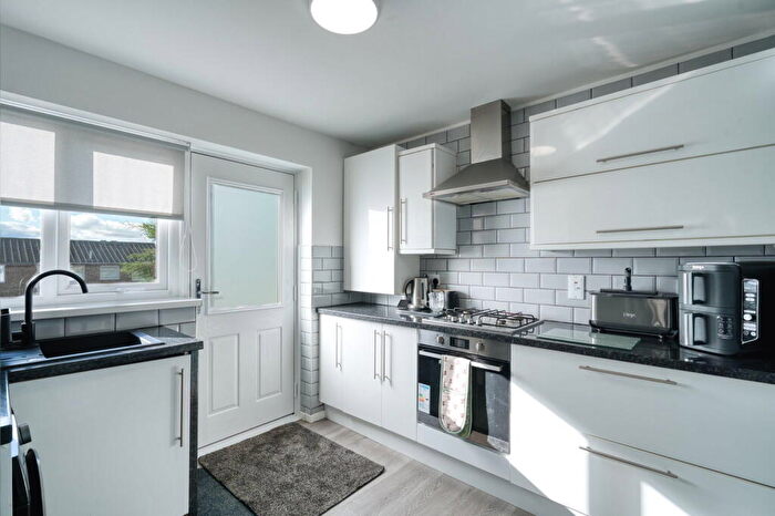 2 Bedroom Flat For Sale In Leasyde Walk, Whickham, Newcastle Upon Tyne, NE16