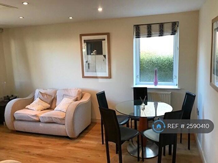 3 Bedroom Flat To Rent In Newport, London, E14