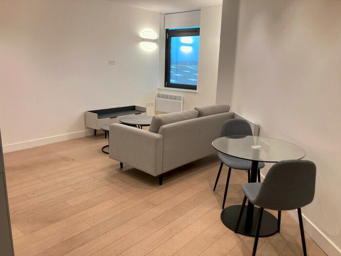 1 Bedroom Flat To Rent In Very Near New Horizons Court Area, Brentford, TW8