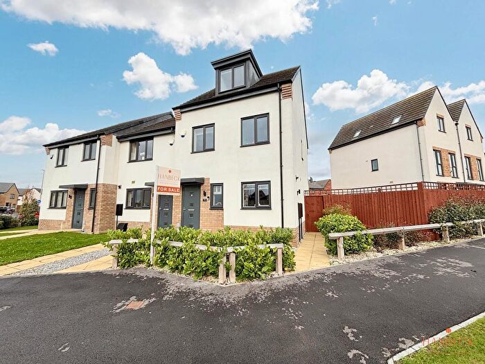 End Terrace House For Sale In Pioneer Way, Kingston Upon Hull, HU7