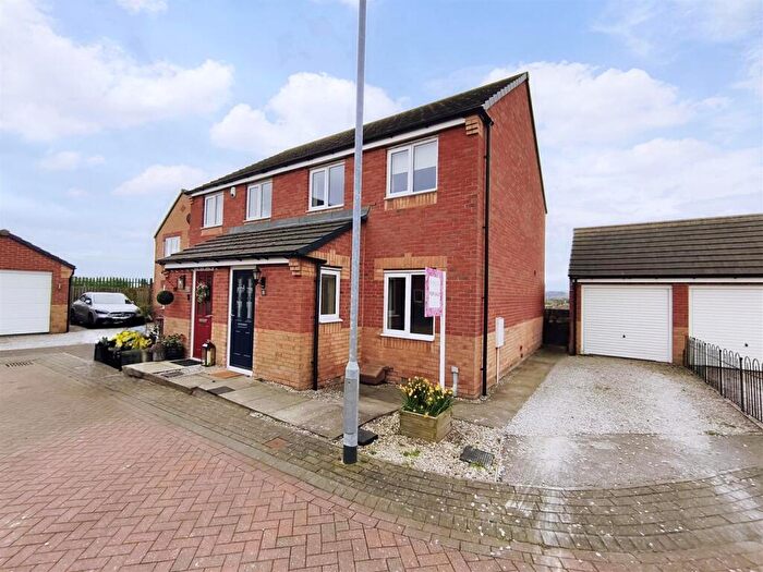 3 Bedroom Semi Detached House For Sale In Fall Close, Dodworth, Barnsley, S70