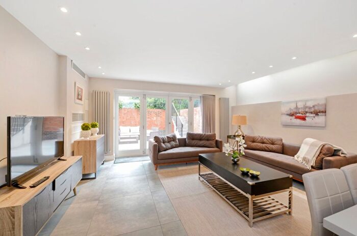 2 Bedroom Detached House To Rent In Lyndhurst Road, Belsize Park, London, NW3