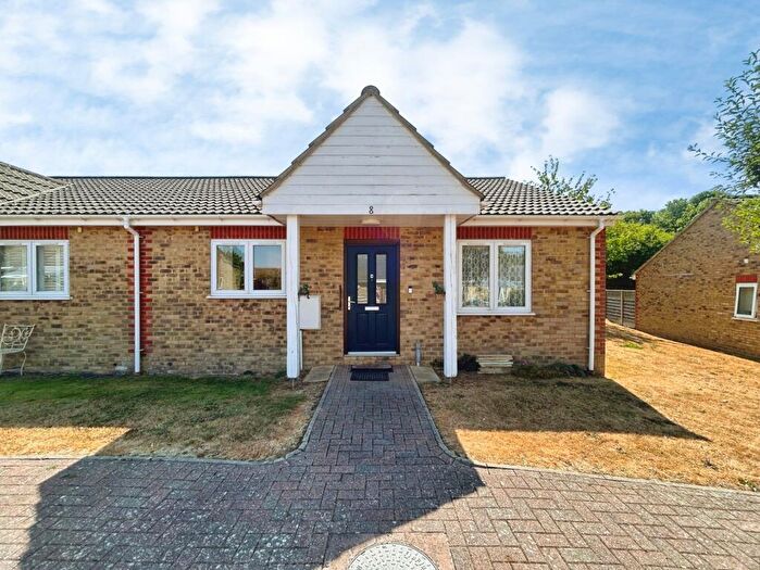 2 Bedroom Bungalow For Sale In Brickfield Farm Close, Longfield, Kent, DA3