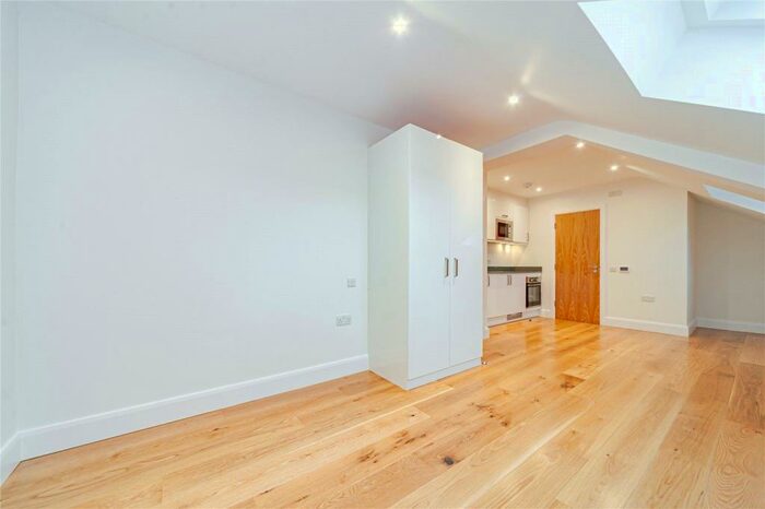 Studio To Rent In Drakes Courtyard, Kilburn High Road, Kilburn, NW6