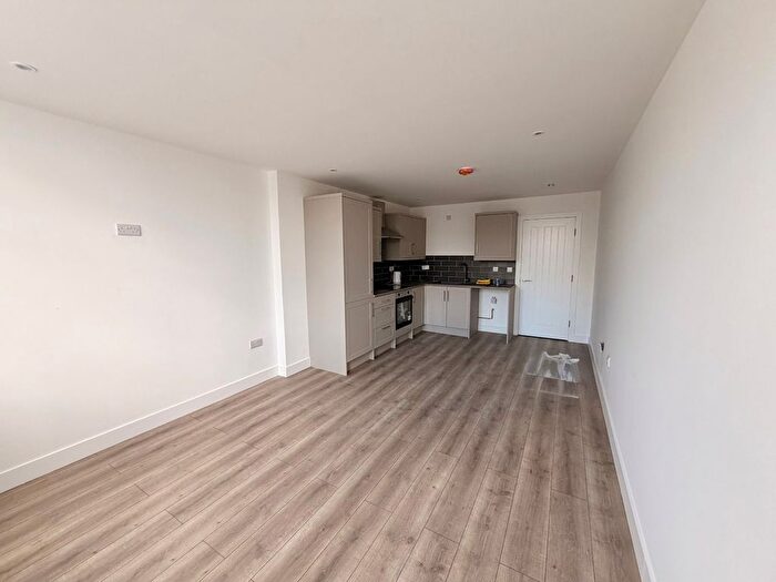 3 Bedroom Flat To Rent In Westgate, Rotherham, South Yorkshire, S60