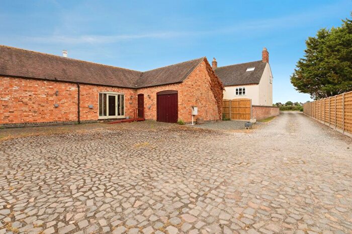 4 Bedroom Semi-Detached House For Sale In Hinckley Road, Barwell, Leicester, LE9