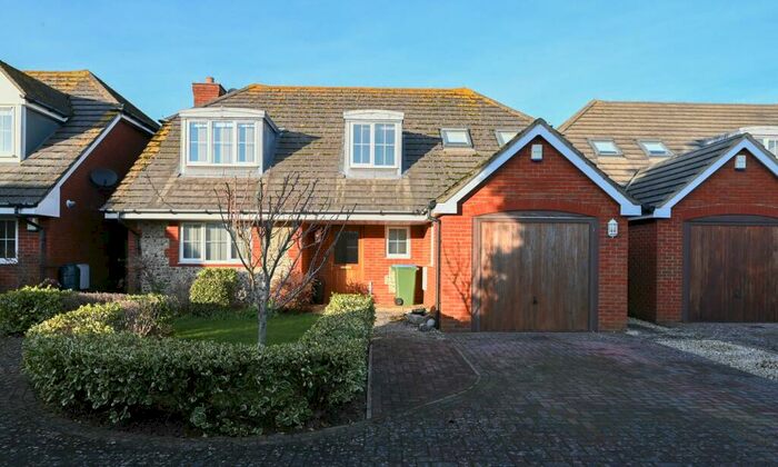 3 Bedroom Detached House To Rent In March Close, Aldwick, Bognor Regis, PO21