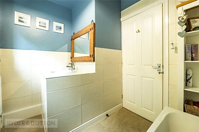 2 Bedroom Flat For Sale In Factory Lane, Milnsbridge, Huddersfield, West Yorkshire, HD3