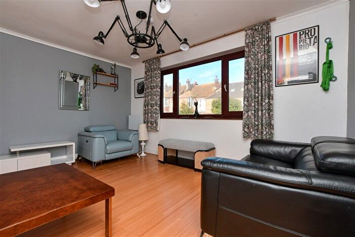 1 Bedroom Flat For Sale In Granville Farm House, Ramsgate, Kent, CT11