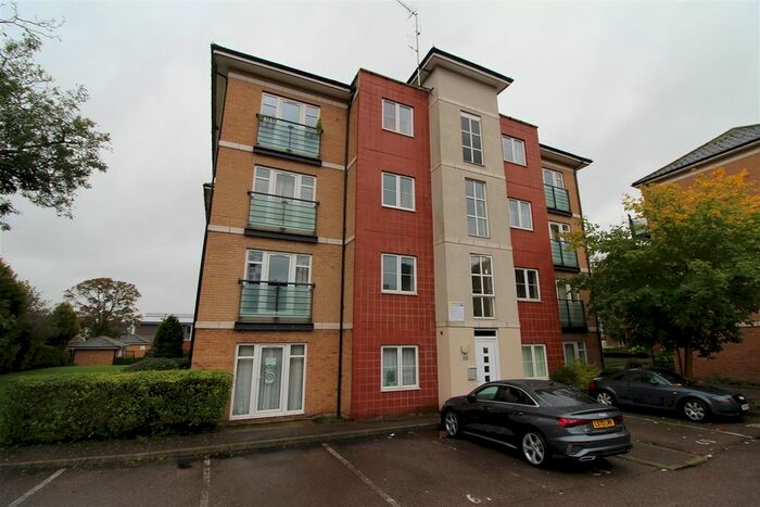 2 Bedroom Flat To Rent In The Parklands, Dunstable, LU5