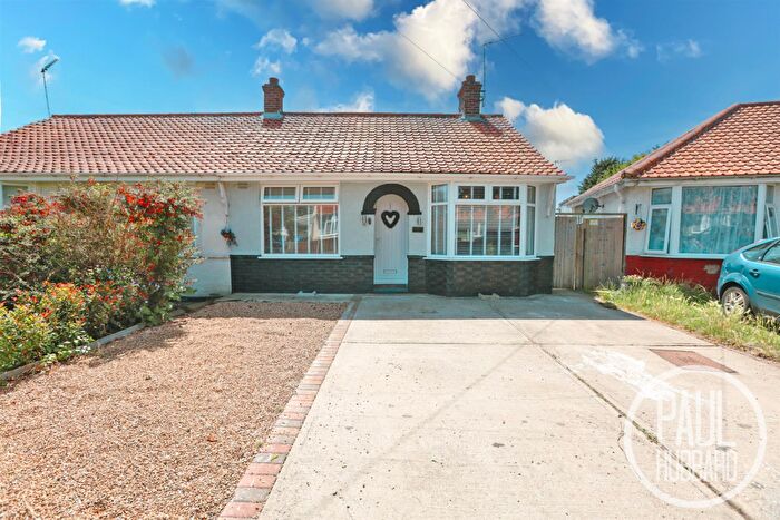 2 Bedroom Semi-Detached Bungalow For Sale In Edgerton Road, Kirkley, NR33