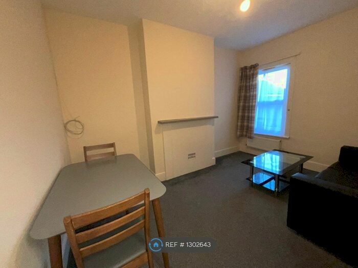 2 Bedroom Maisonette To Rent In Albert Street, Slough SL1