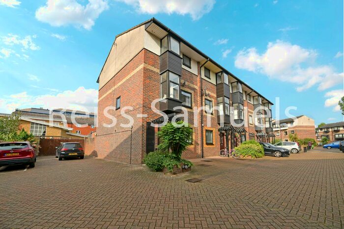 5 Bedroom Town House To Rent In Ironmongers Place, Isle Of Dogs, Canary Wharf, London E14