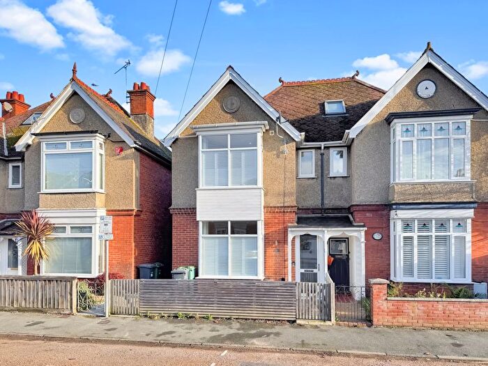 3 Bedroom Property To Rent In Consort Road, Cowes, PO31