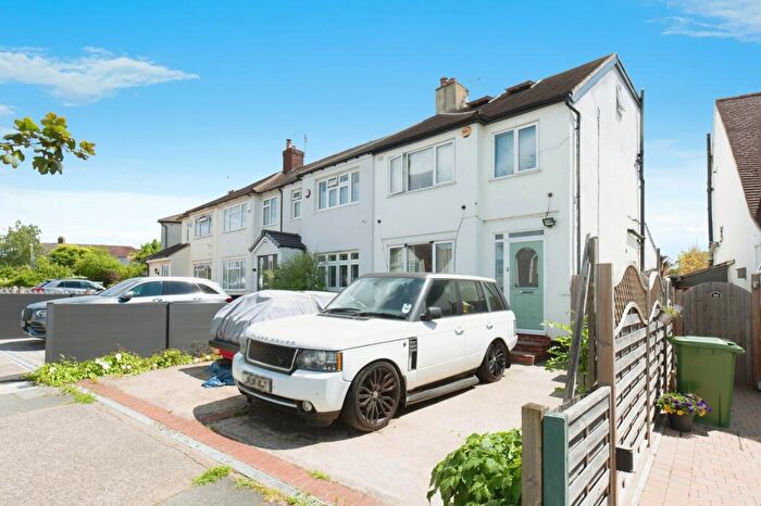 2 Bedroom House For Sale In Mount Road, Chessington, KT9