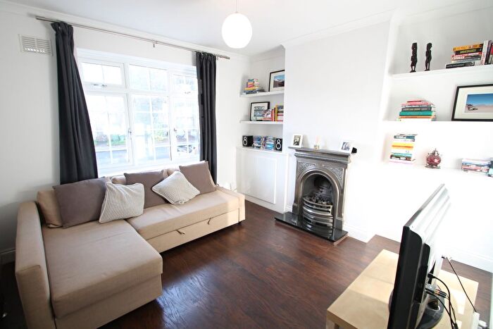 2 Bedroom End Of Terrace House To Rent In Aylesbury Road, Bromley, BR2